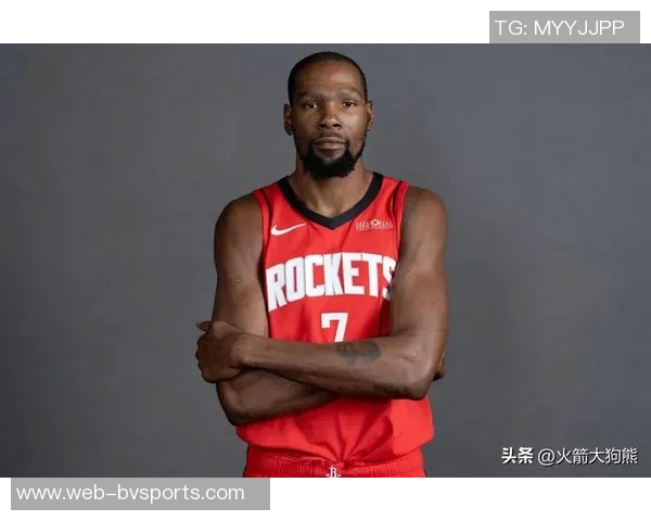 火箭队训练日常曝光杜兰特单打技艺提升申京专注低位技术磨练